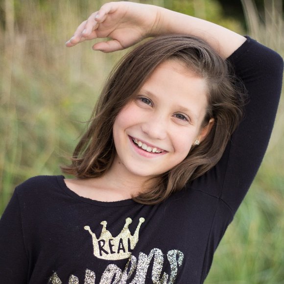 Meet your Posher, Sarah - Picture 1 of 2